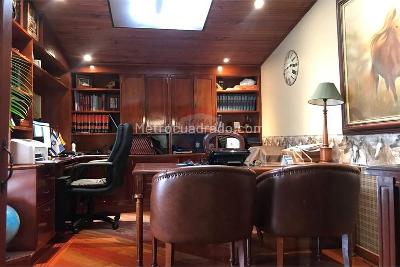 Casa de 5 alcobas en venta en Ilarco, Bogotá, 243 m² · foto 3 de 18
