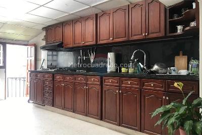 Casa de 5 alcobas en venta en Ilarco, Bogotá, 243 m² · foto 4 de 18