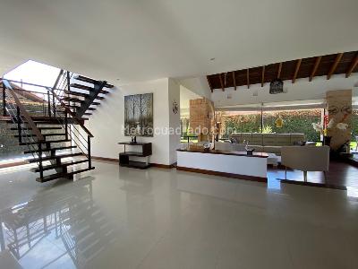 Casa de 4 alcobas en venta en Fonqueta, Chía, 411 m² · foto 2 de 20