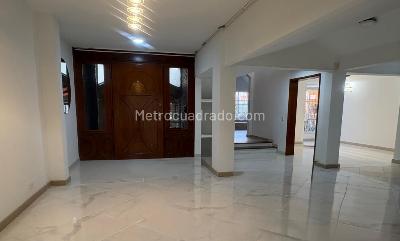 Casa de 5 alcobas en venta en El Batan Ii Sector, Bogotá, 256 m² · foto 3 de 20