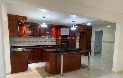 Casa de 5 alcobas en venta en El Batan Ii Sector, Bogotá, 256 m² · foto 7 de 20