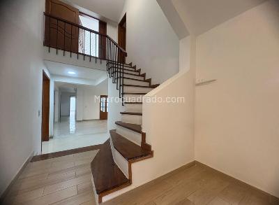 Casa de 5 alcobas en venta en El Batan Ii Sector, Bogotá, 256 m² · foto 8 de 20