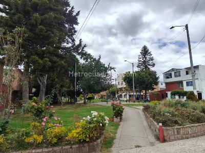 Casa de 5 alcobas en venta en Alamos Norte, Bogotá, 161 m² · foto 2 de 13