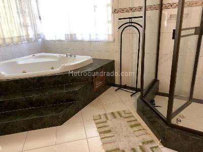 Casa de 5 alcobas en venta en La Calera, La Calera, 240 m² · foto 12 de 15