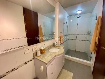 Apartamento de 2 alcobas en venta en Chico Reservado, Bogotá, 151 m² · foto 16 de 20