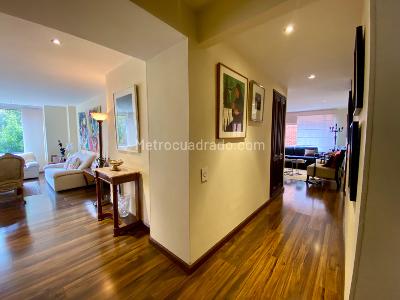 Apartamento de 2 alcobas en venta en Chico Reservado, Bogotá, 151 m² · foto 6 de 20