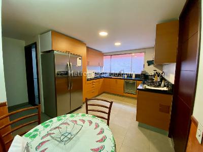 Apartamento de 2 alcobas en venta en Chico Reservado, Bogotá, 151 m² · foto 9 de 20