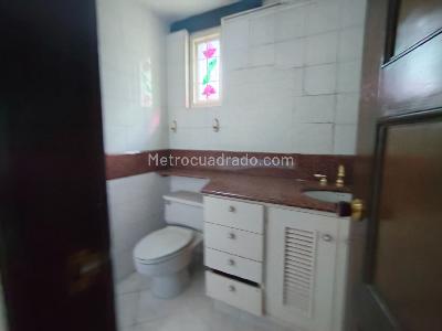 Casa de 3 alcobas en venta en Lindaraja, Bogotá, 365 m² · foto 18 de 20