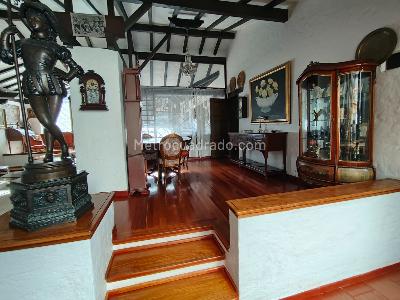 Casa de 3 alcobas en venta en Lindaraja, Bogotá, 365 m² · foto 3 de 20