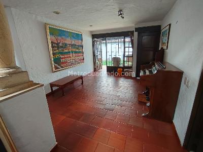 Casa de 3 alcobas en venta en Lindaraja, Bogotá, 365 m² · foto 2 de 20