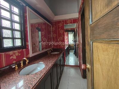 Casa de 3 alcobas en venta en Lindaraja, Bogotá, 365 m² · foto 14 de 20