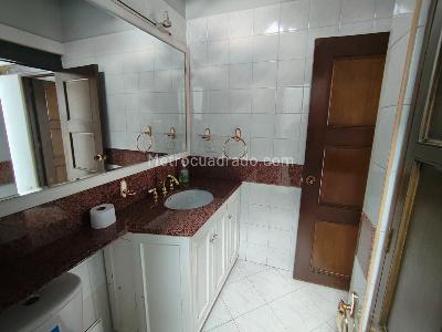 Casa de 3 alcobas en venta en Lindaraja, Bogotá, 365 m² · foto 16 de 20