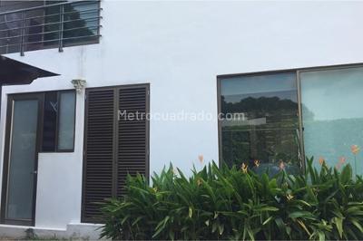 Casa de 4 alcobas en venta en Pacoli, Girardot, 244 m² · foto 3 de 18