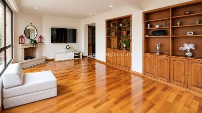 Apartamento de 3 alcobas en venta en Santa Barbara Occidental, Bogotá, 140 m² · foto 2 de 15