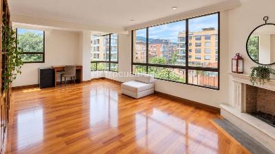 Apartamento de 3 alcobas en venta en Santa Barbara Occidental, Bogotá, 140 m² · foto 3 de 15