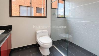 Apartamento de 3 alcobas en venta en Santa Barbara Occidental, Bogotá, 140 m² · foto 7 de 15