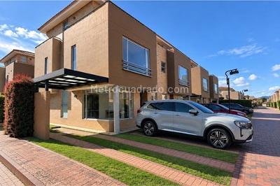 Casa de 3 alcobas en venta en Guaymaral Reservado, Chía, 164 m² · foto 2 de 20