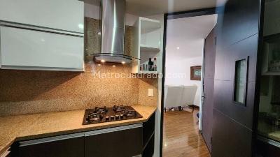 Apartamento de 2 alcobas en venta en Santa Barbara Central, Bogotá, 82 m² · foto 4 de 13