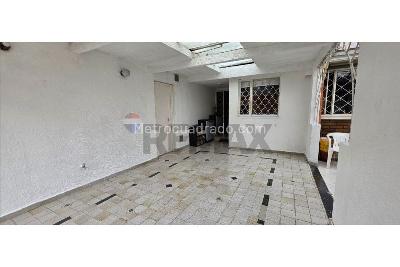 Casa de 5 alcobas en venta en Niza, Bogotá, 228 m² · foto 2 de 20
