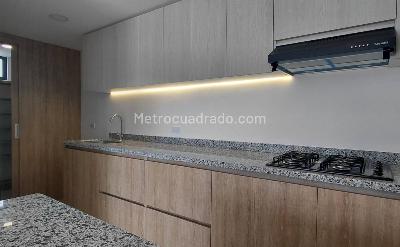 Apartamento de 2 alcobas en venta en Prado Veraniego, Bogotá, 67 m² · foto 2 de 17