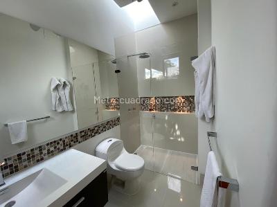 Casa de 4 alcobas en venta en Cn Campestre El Peñón, Girardot, 345 m² · foto 9 de 11