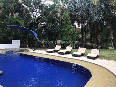 Casa de 5 alcobas en venta en Cn Campestre El Peñón, Girardot, 700 m² · foto 4 de 15