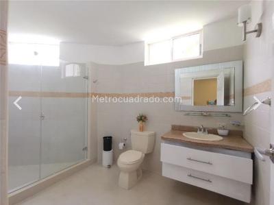 Casa de 5 alcobas en venta en Condominio Campestre El Peñon, Girardot, 300 m² · foto 12 de 18