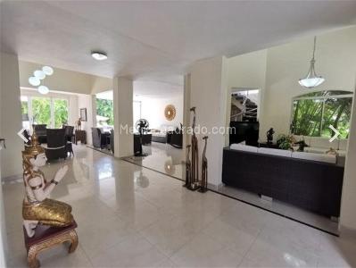 Casa de 5 alcobas en venta en Condominio Campestre El Peñon, Girardot, 300 m² · foto 7 de 18