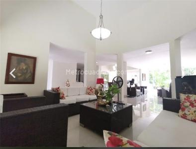 Casa de 5 alcobas en venta en Condominio Campestre El Peñon, Girardot, 300 m² · foto 9 de 18