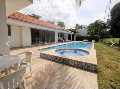 Casa de 4 alcobas en venta en Condominio Campestre El Peñon, Girardot, 220 m² · foto 2 de 20