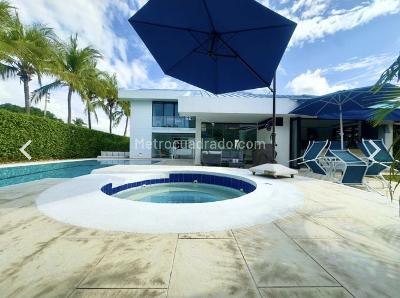 Casa de 5 alcobas en venta en Condominio Campestre El Peñon, Girardot, 525 m² · foto 2 de 20