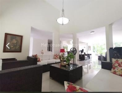 Casa de 5 alcobas en venta en Condominio Campestre El Peñon, Girardot, 300 m² · foto 10 de 20