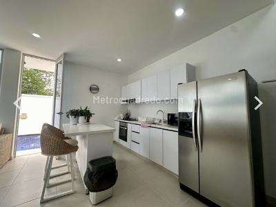 Casa de 4 alcobas en venta en Condominio Ibzago El Peñon Cerca Al Condominio Cam, Girardot, 140 m² · foto 2 de 20