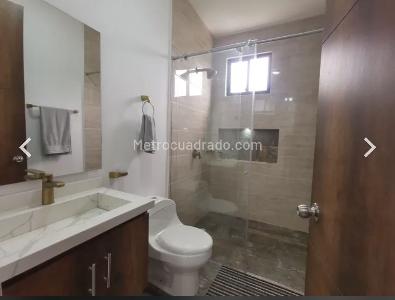 Casa de 5 alcobas en venta en Condominio Campestre El Peñon, Girardot, 280 m² · foto 2 de 20