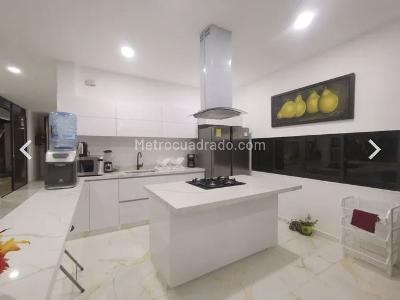 Casa de 5 alcobas en venta en Condominio Campestre El Peñon, Girardot, 280 m² · foto 9 de 20