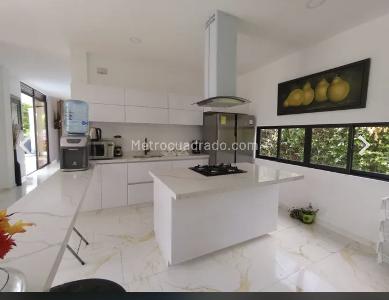 Casa de 5 alcobas en venta en Condominio Campestre El Peñon, Girardot, 280 m² · foto 11 de 20