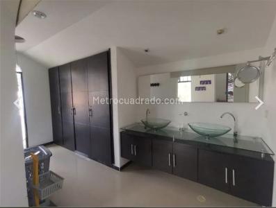 Casa de 4 alcobas en venta en Condominio Campestre El Peñon, Girardot, 186 m² · foto 10 de 17