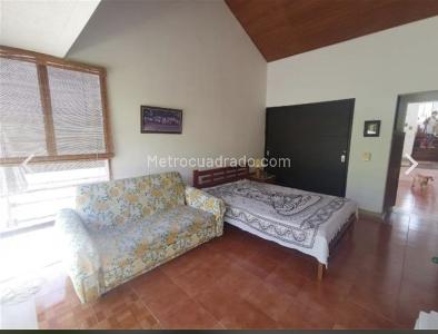Casa de 4 alcobas en venta en Condominio Campestre El Peñon, Girardot, 186 m² · foto 13 de 17