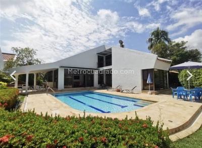 Casa de 4 alcobas en venta en Condominio Campestre El Peñon, Girardot, 186 m² · foto 4 de 17