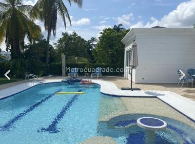 Casa de 4 alcobas en venta en Condominio Campestre El Peñon, Girardot, 200 m² · foto 2 de 12