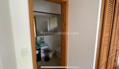 Apartamento de 3 alcobas en venta en Condominio Campestre El Peñon, Girardot, 132 m² · foto 2 de 20