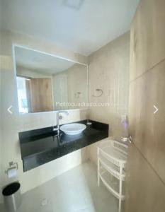 Apartamento de 1 alcoba en venta en El Laguito, Cartagena, 52 m² · foto 6 de 7