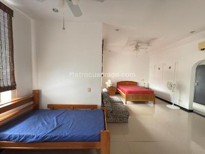 Casa de 4 alcobas en venta en Condominio Campestre El Peñon, Girardot, 647 m² · foto 2 de 11