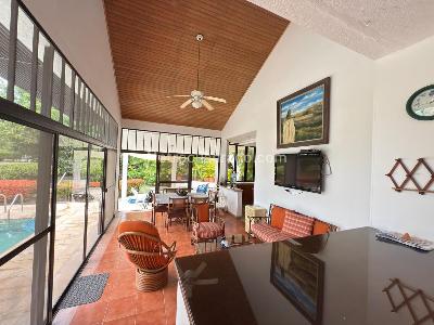Casa de 4 alcobas en venta en Condominio Campestre El Peñon, Girardot, 647 m² · foto 4 de 11