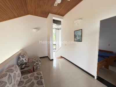 Casa de 4 alcobas en venta en Condominio Campestre El Peñon, Girardot, 647 m² · foto 5 de 11