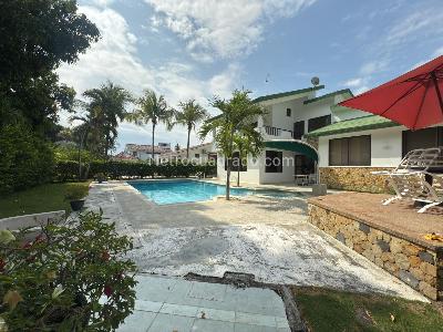Casa de 5 alcobas en venta en Condominio Campestre El Peñon, Girardot, 320 m² · foto 2 de 15