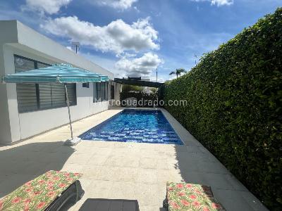 Casa de 3 alcobas en venta en Tierra Linda, Girardot, 200 m² · foto 2 de 20