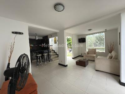 Casa de 2 alcobas en venta en Montana, Girardot, 70 m² · foto 3 de 13