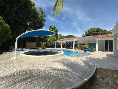 Casa de 5 alcobas en venta en Condominio Campestre El Peñon, Girardot, 600 m² · foto 3 de 20