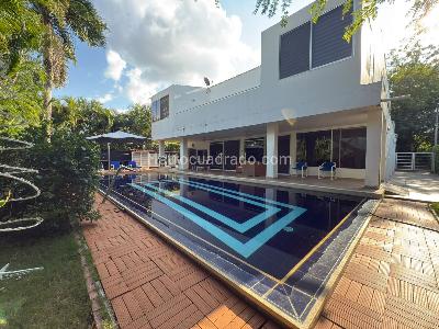 Casa de 5 alcobas en venta en Cn Campestre El Penon Sc Ii, Girardot, 550 m² · foto 2 de 20